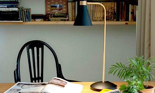 Lampa biurkowa w nowoczesnym wnętrzu – jaką wybrać?